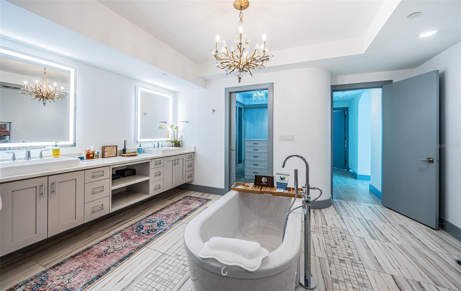 ONELLA CONDO - Residential