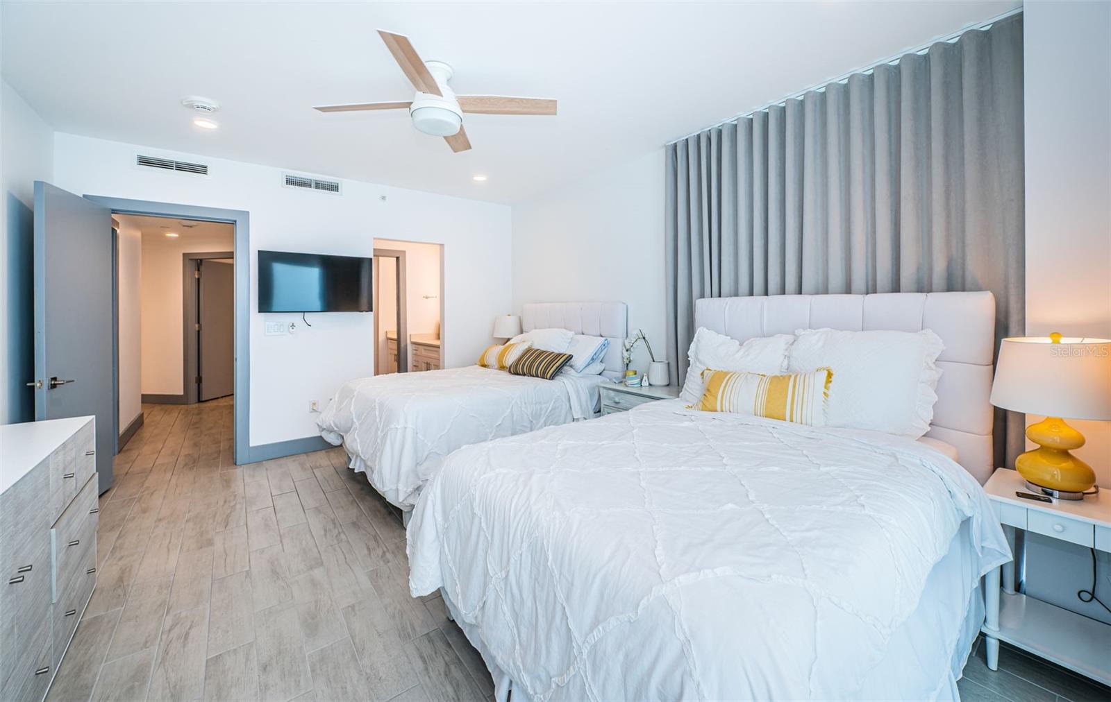 ONELLA CONDO - Residential