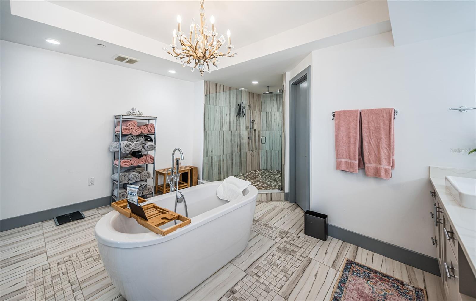 ONELLA CONDO - Residential