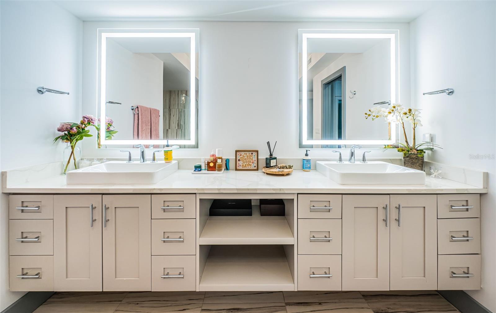 ONELLA CONDO - Residential