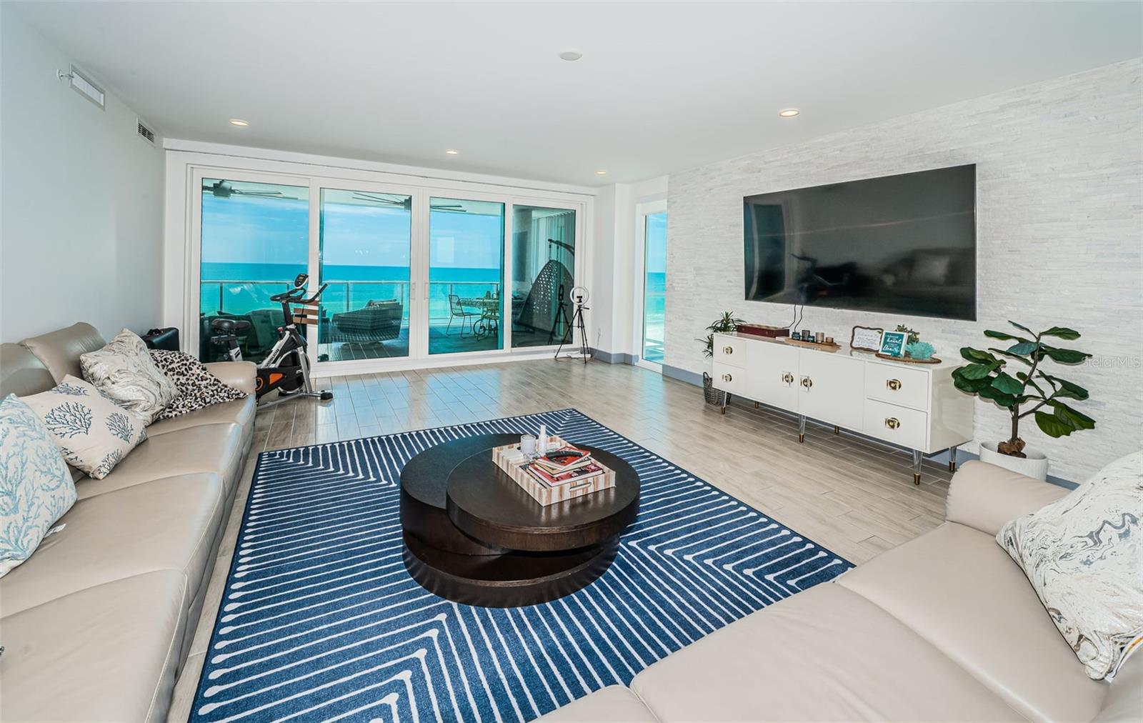 ONELLA CONDO - Residential