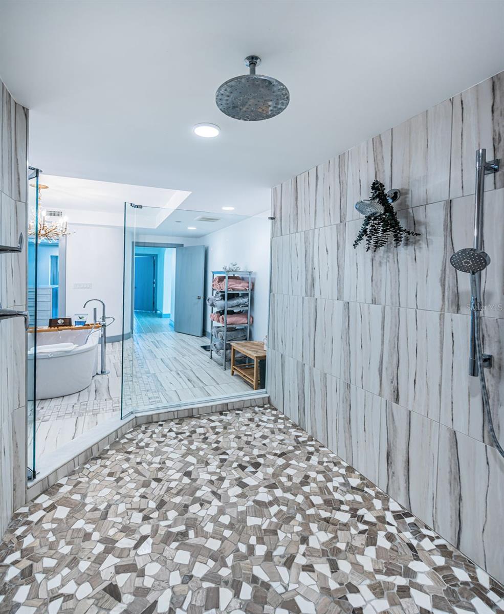 ONELLA CONDO - Residential