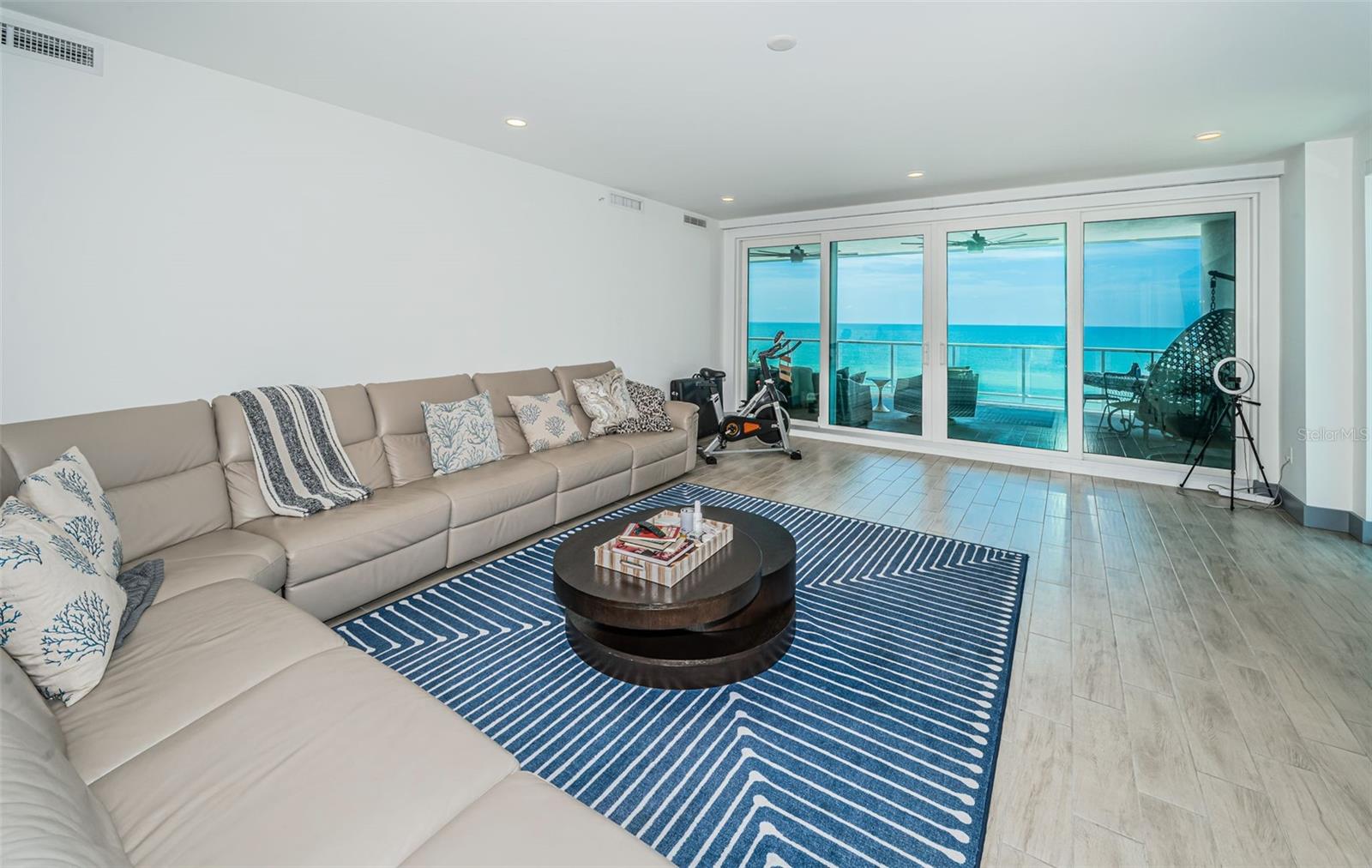 ONELLA CONDO - Residential