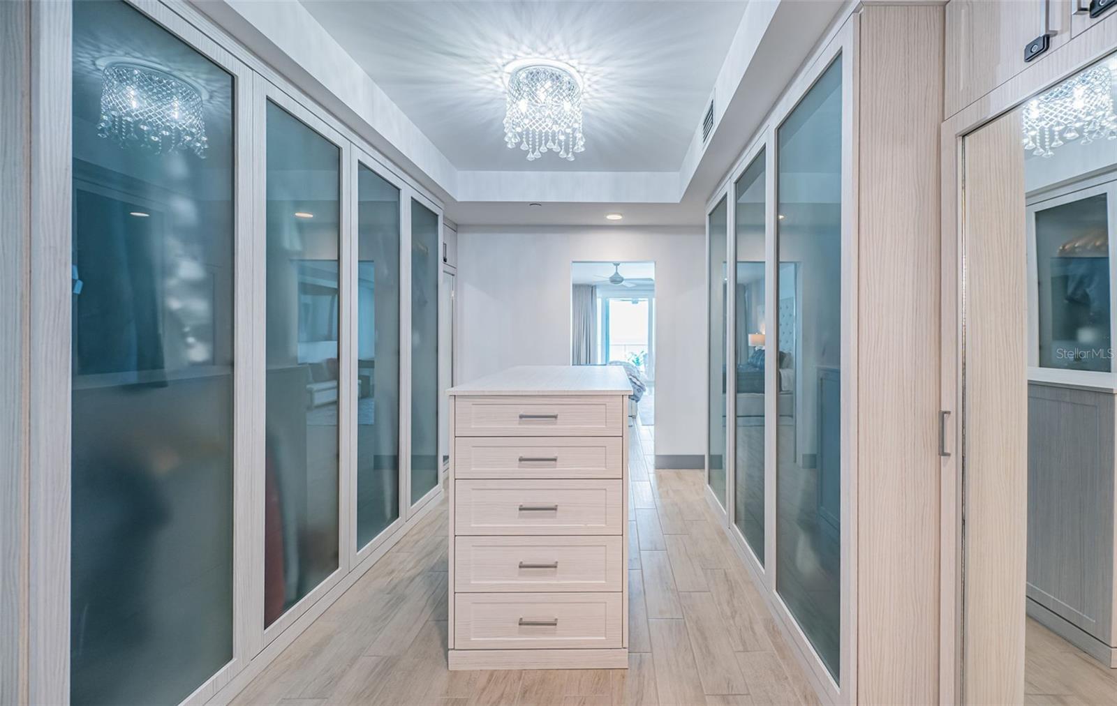 ONELLA CONDO - Residential