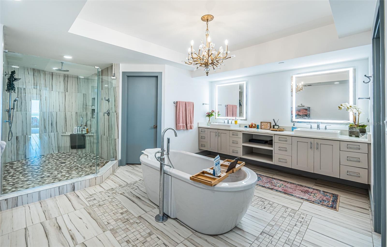 ONELLA CONDO - Residential