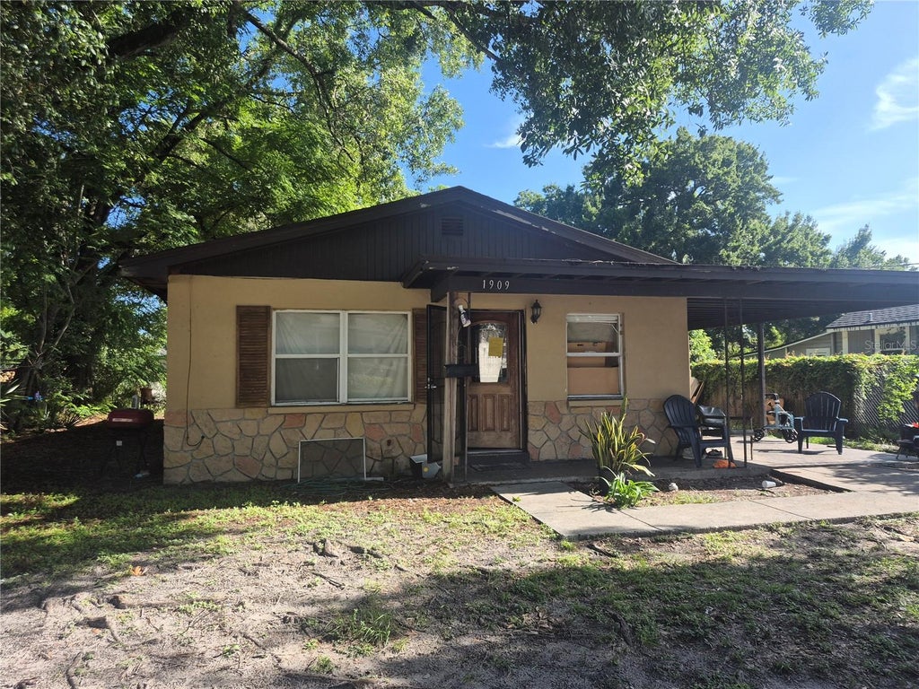 Photo of 1909 W Palmetto Street, Tampa, FL 33607 (MLS # TB8555755)