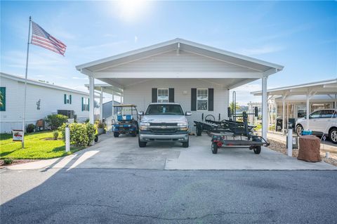 A home in LAKE WALES