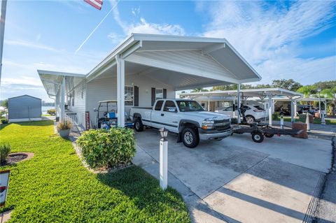 A home in LAKE WALES