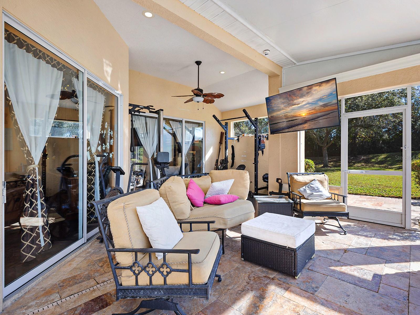 UNIVERSITY PLACE - Residential