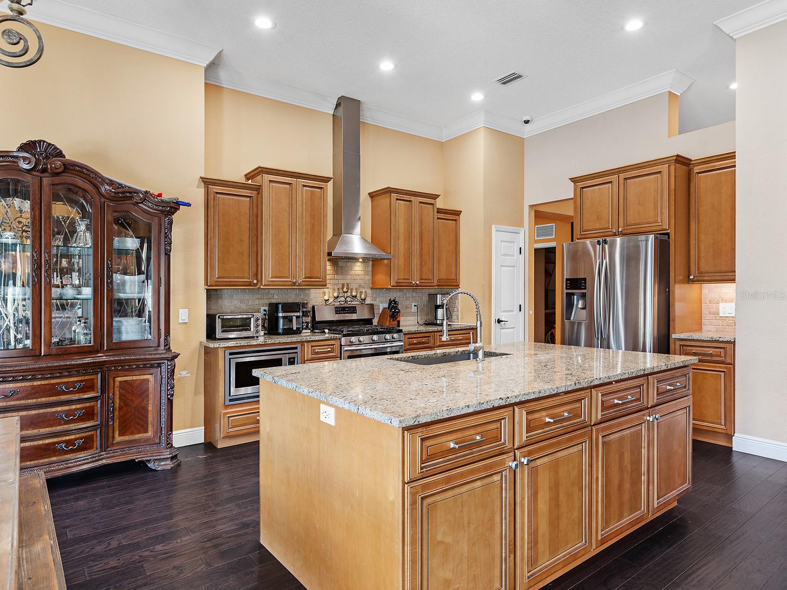 UNIVERSITY PLACE - Residential