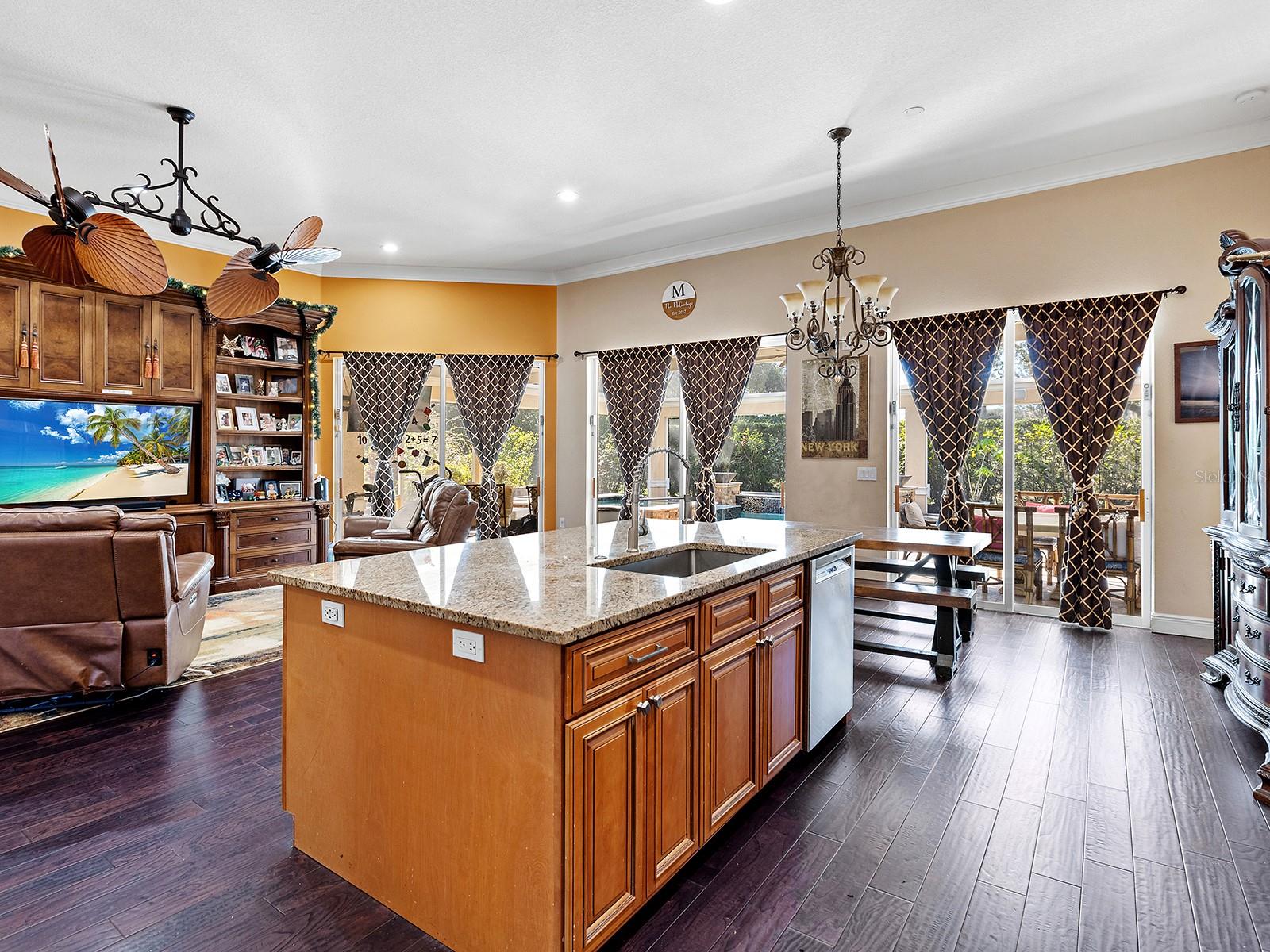 UNIVERSITY PLACE - Residential