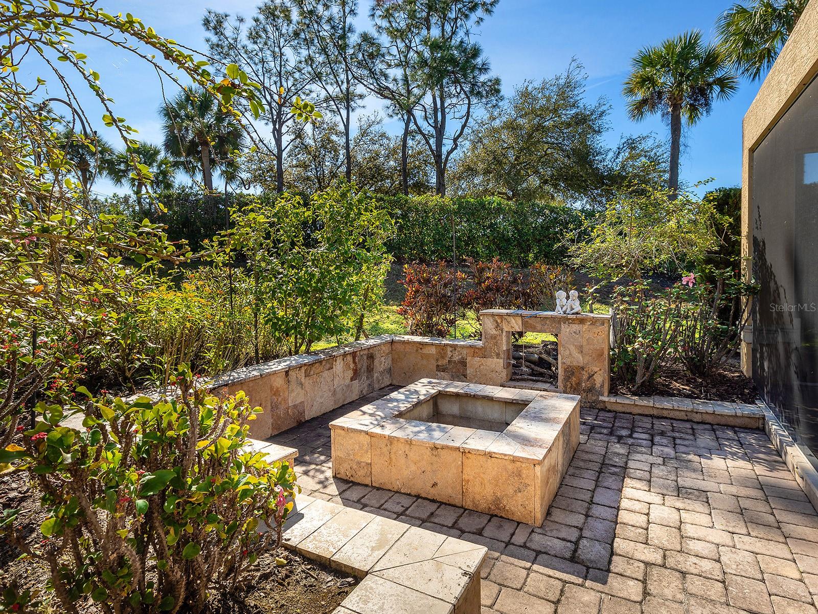 UNIVERSITY PLACE - Residential