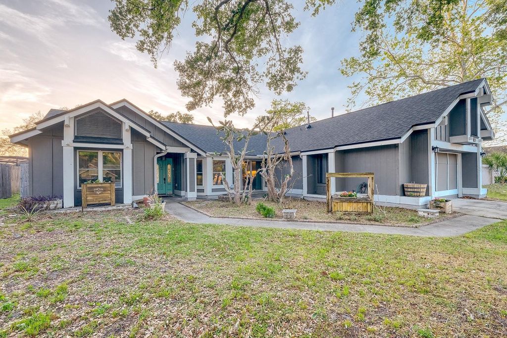 Photo of 1665 Grange Circle, Longwood, FL 32750 (MLS # O6396483)