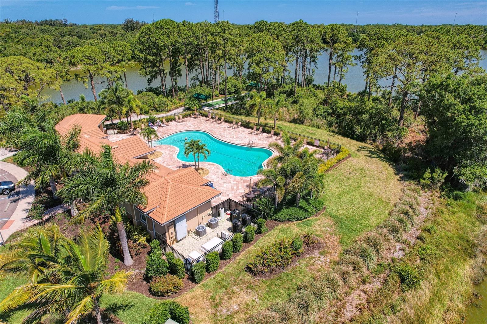 CARIBBEAN VILLAGE - Residential
