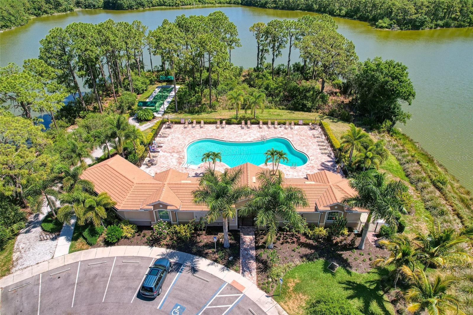CARIBBEAN VILLAGE - Residential