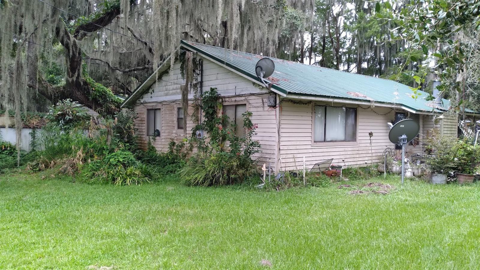 WATERFRONT PROPERTY on the beautiful LOCHLOOSA LAKE! This three bedroom - two bath home is situated on a double lot (nearly a half acre) with loads of potential. The home needs some TLC but this property does provide the opportunity to own waterfront for a great price. Located less than 30 minutes from Ocala and Gainesville.
