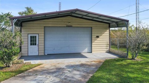 A home in LAKE ALFRED