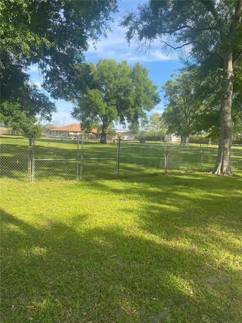 A home in LAKE ALFRED