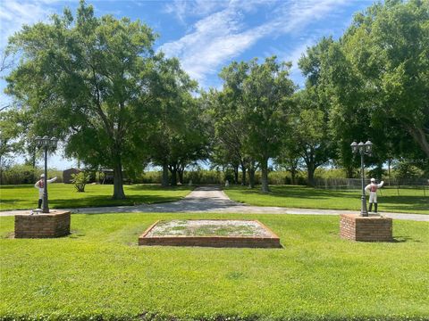 A home in LAKE ALFRED