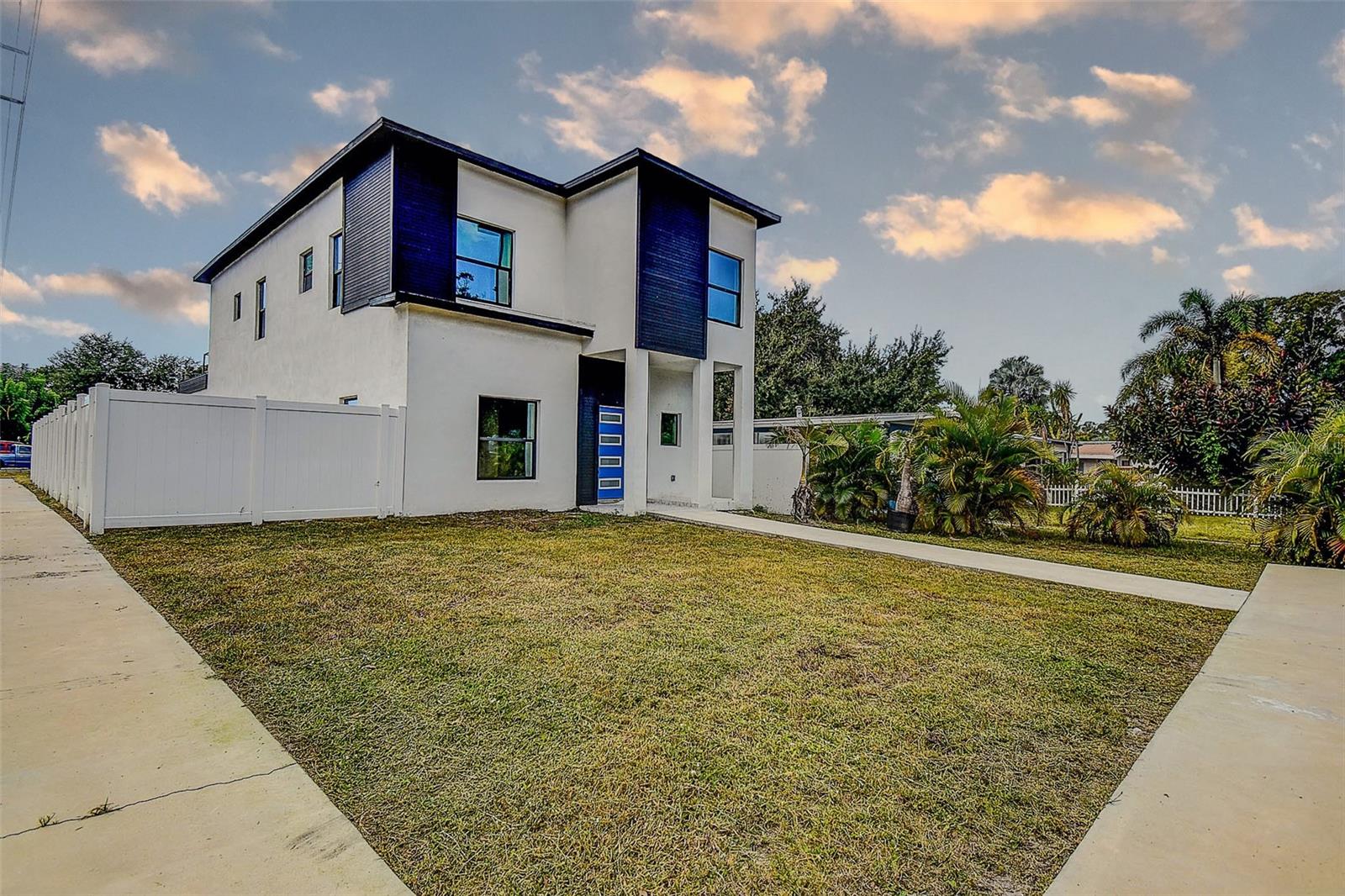 CRESTMONT - Residential