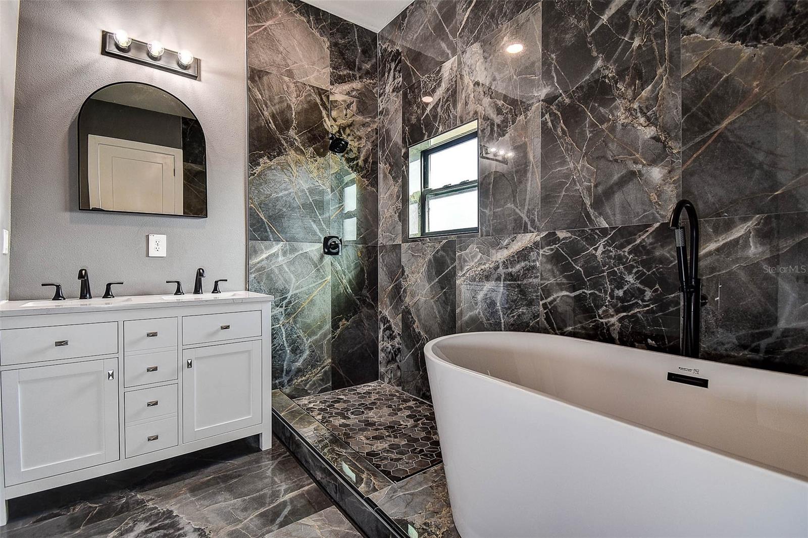 CRESTMONT - Residential