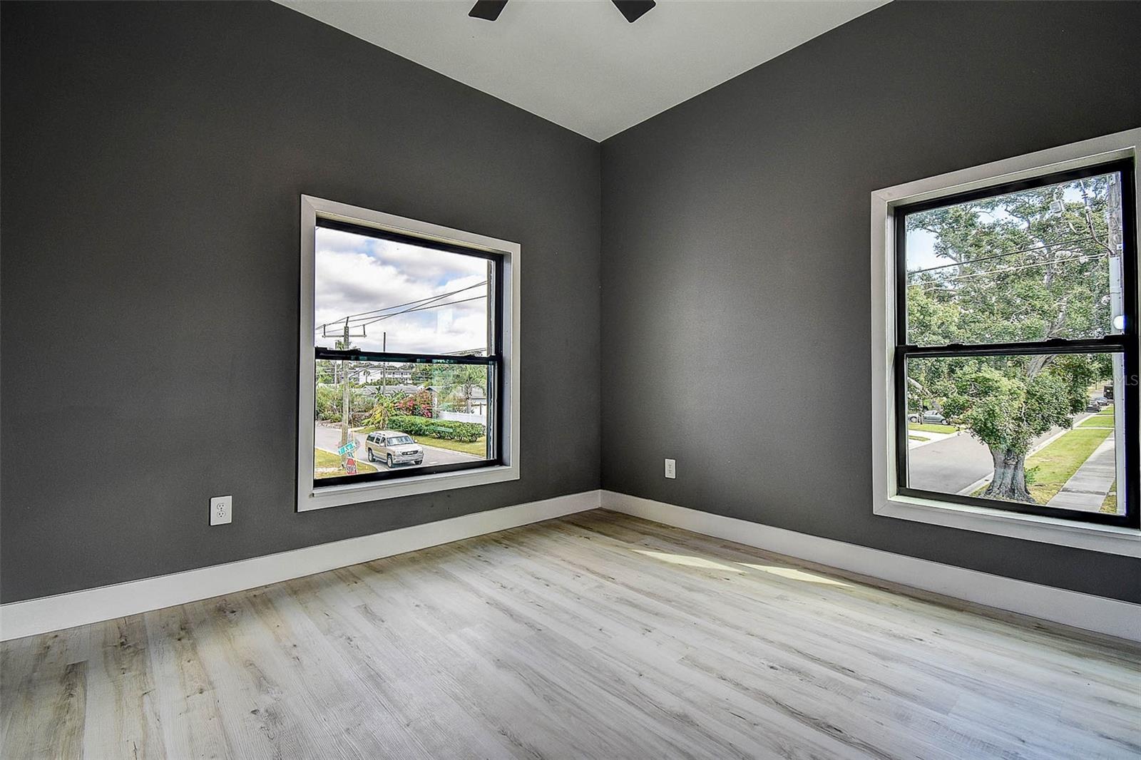 CRESTMONT - Residential