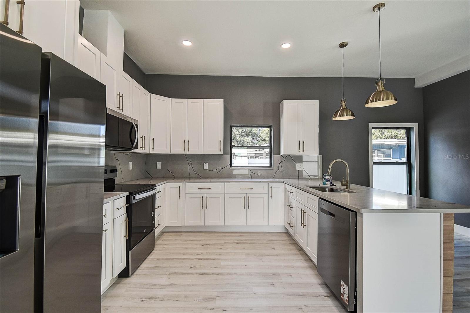 CRESTMONT - Residential