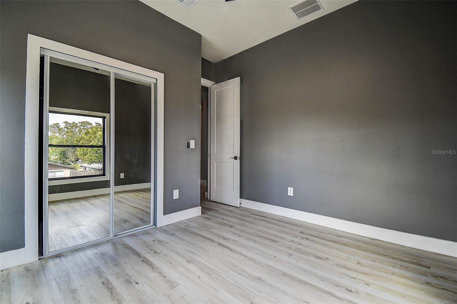 CRESTMONT - Residential