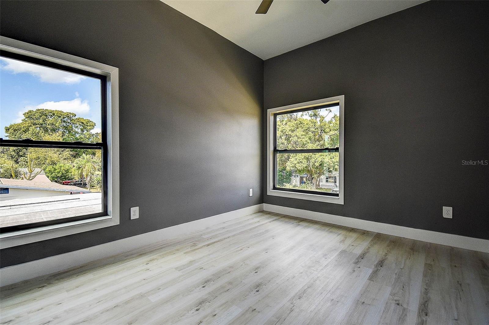 CRESTMONT - Residential