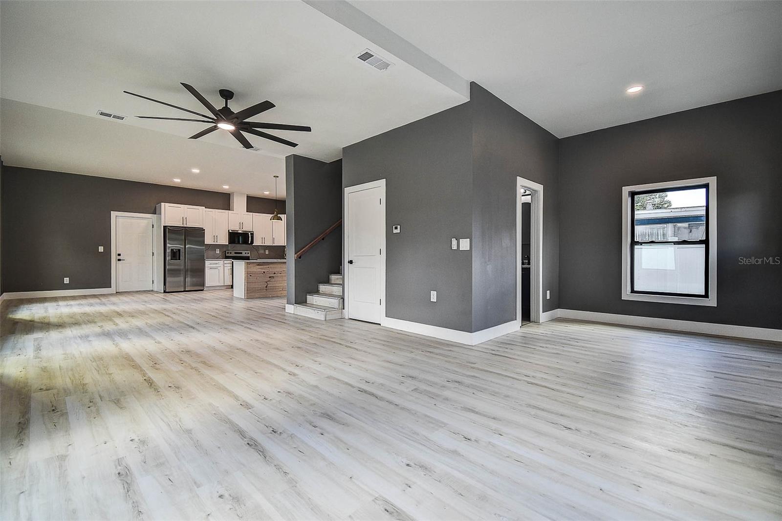 CRESTMONT - Residential