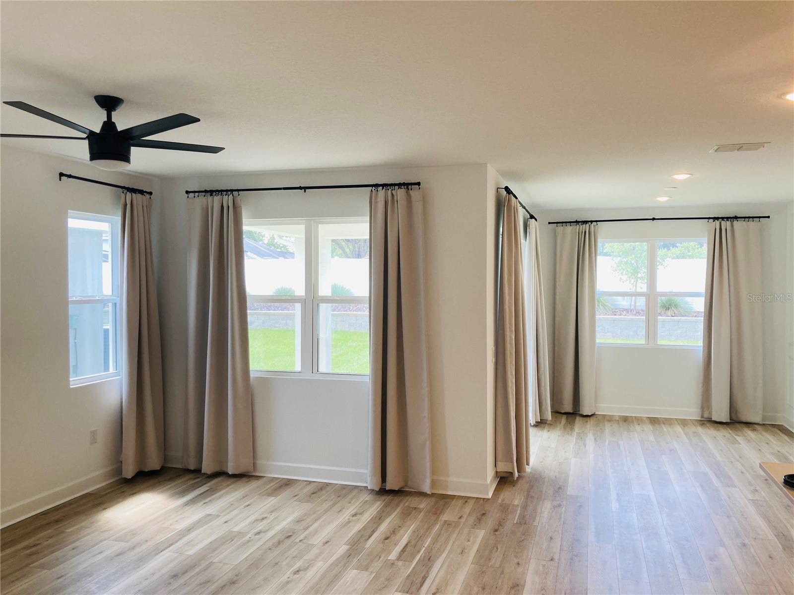 SEASONS/SILVER BASIN - Residential Lease