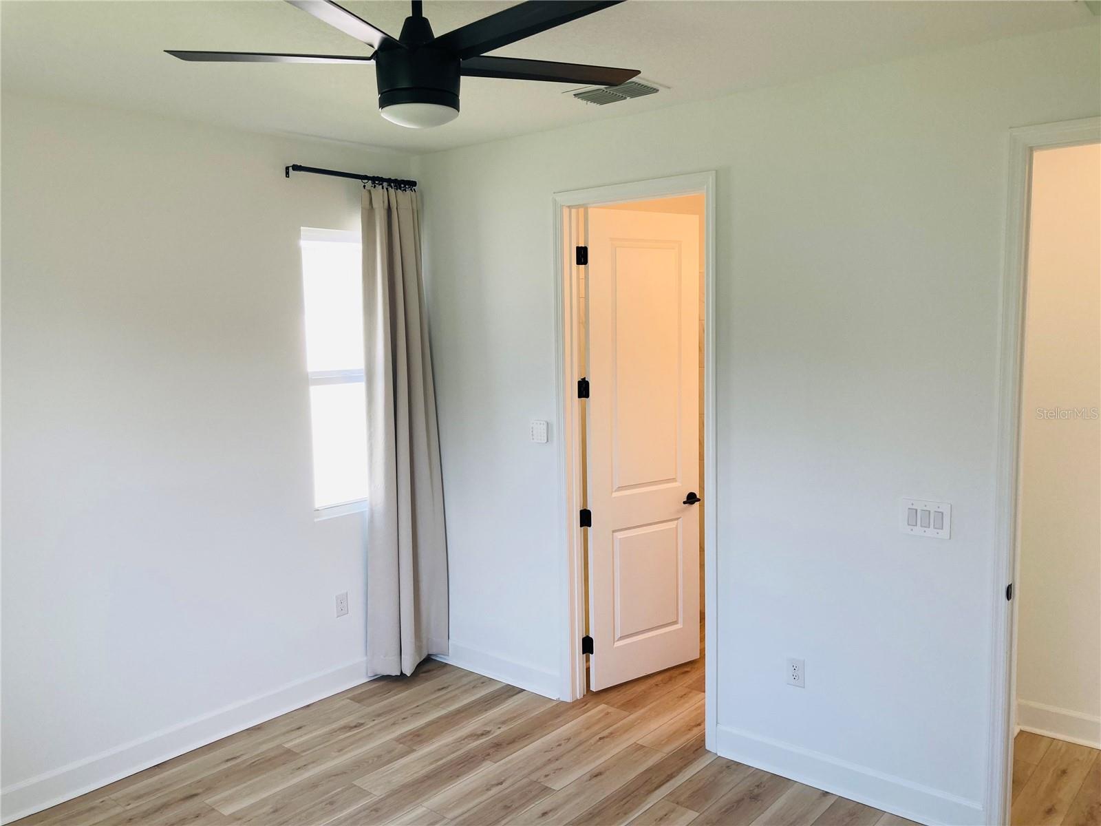 SEASONS/SILVER BASIN - Residential Lease