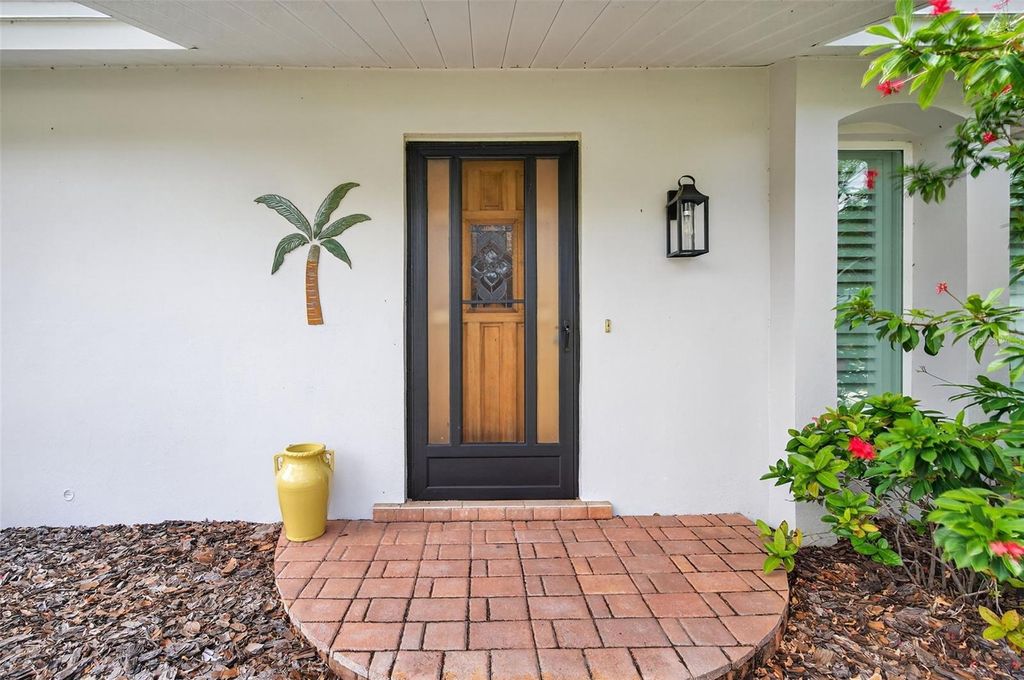 Photo of 450 Sierra Circle E, Largo, FL 33770 (MLS # TB8433805)