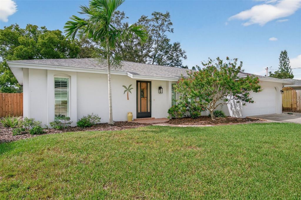 Photo of 450 Sierra Circle E, Largo, FL 33770 (MLS # TB8433805)