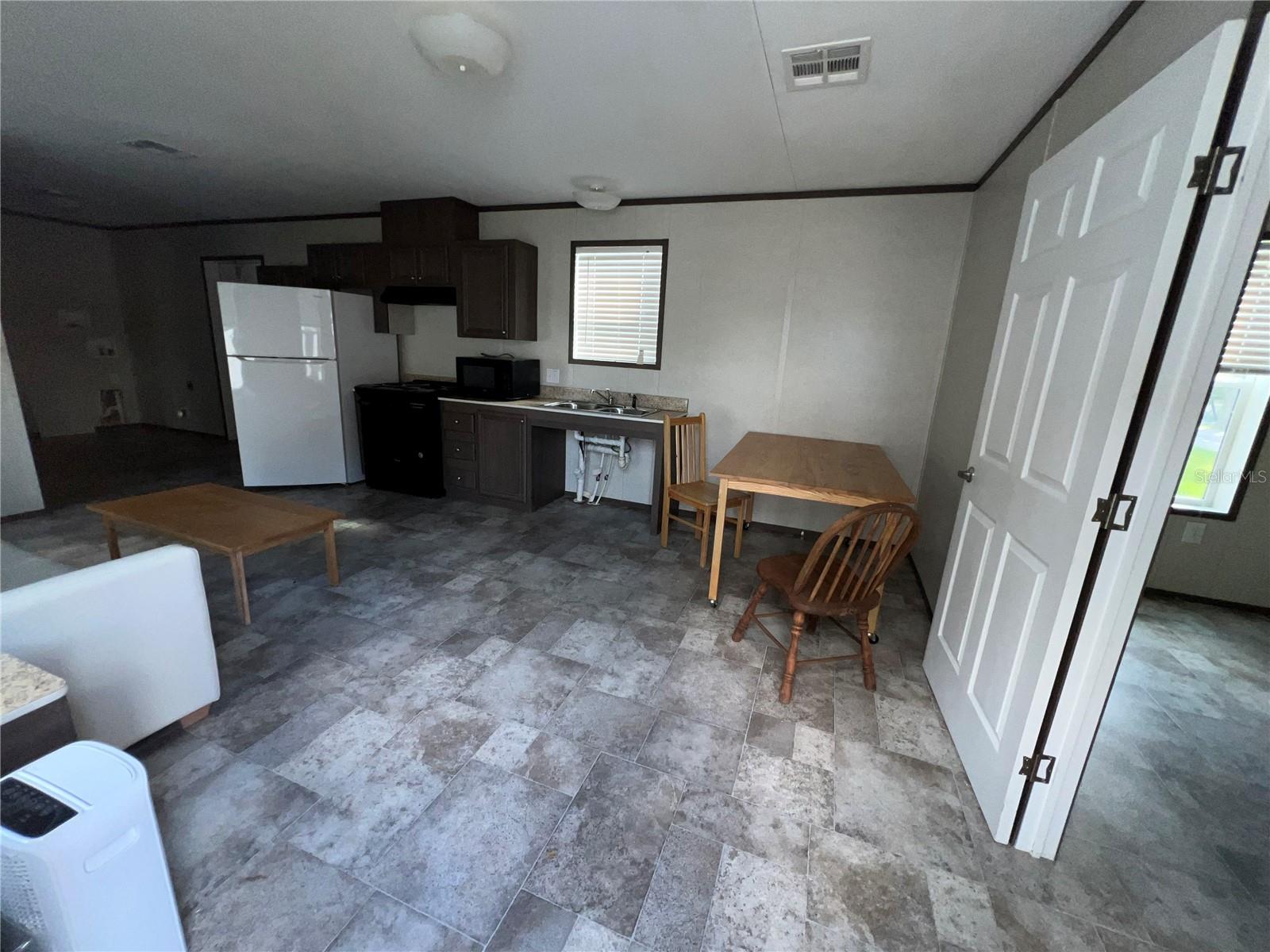 231 W CARTER STREET 7