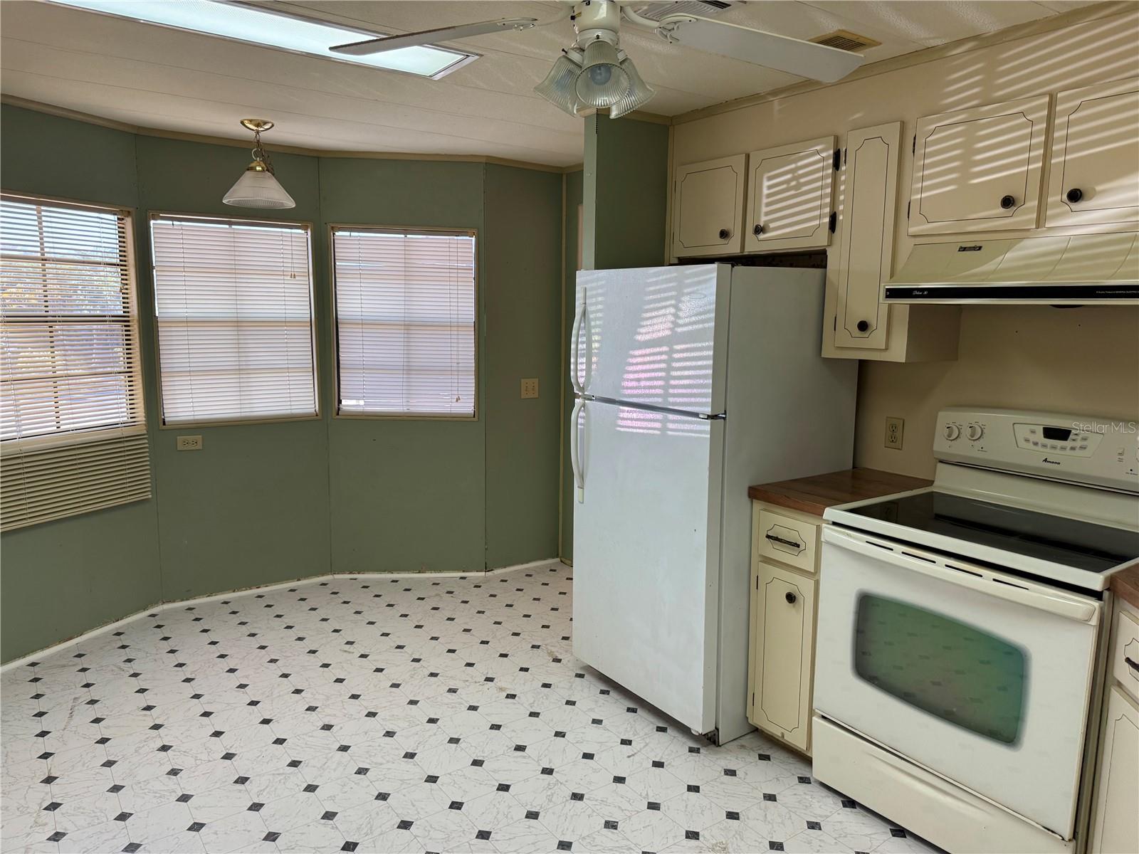 SHADOW BROOK MOBILE HOME - Residential