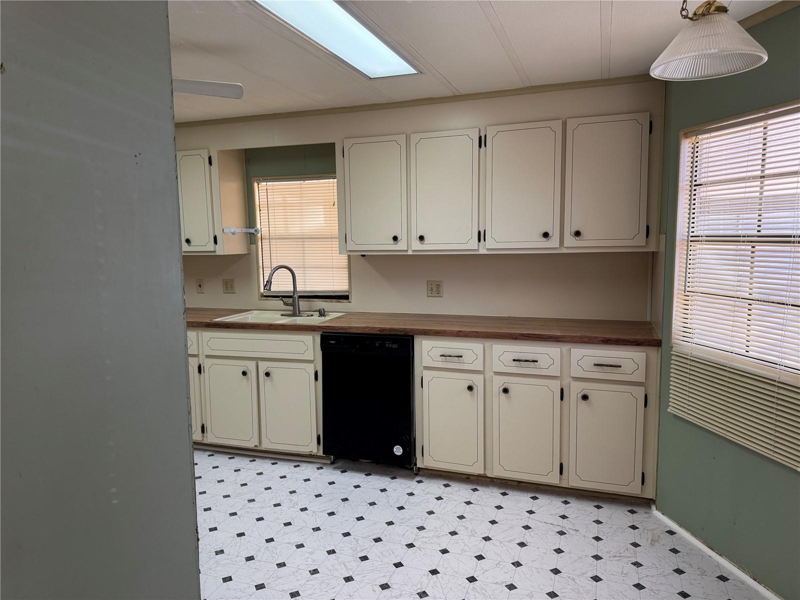 SHADOW BROOK MOBILE HOME - Residential