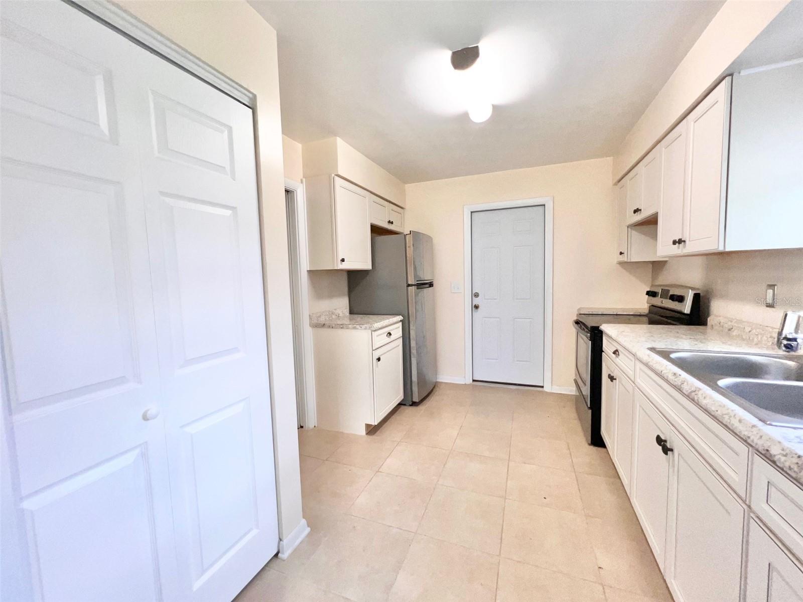 DELTONA LAKES UNIT 30 - Residential Lease