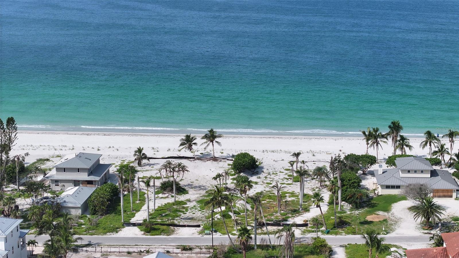 SLEEPY LAGOON - Land