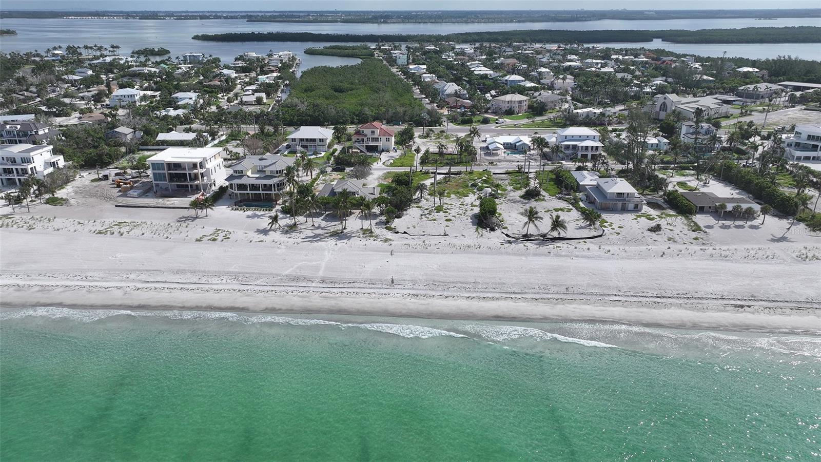 SLEEPY LAGOON - Land