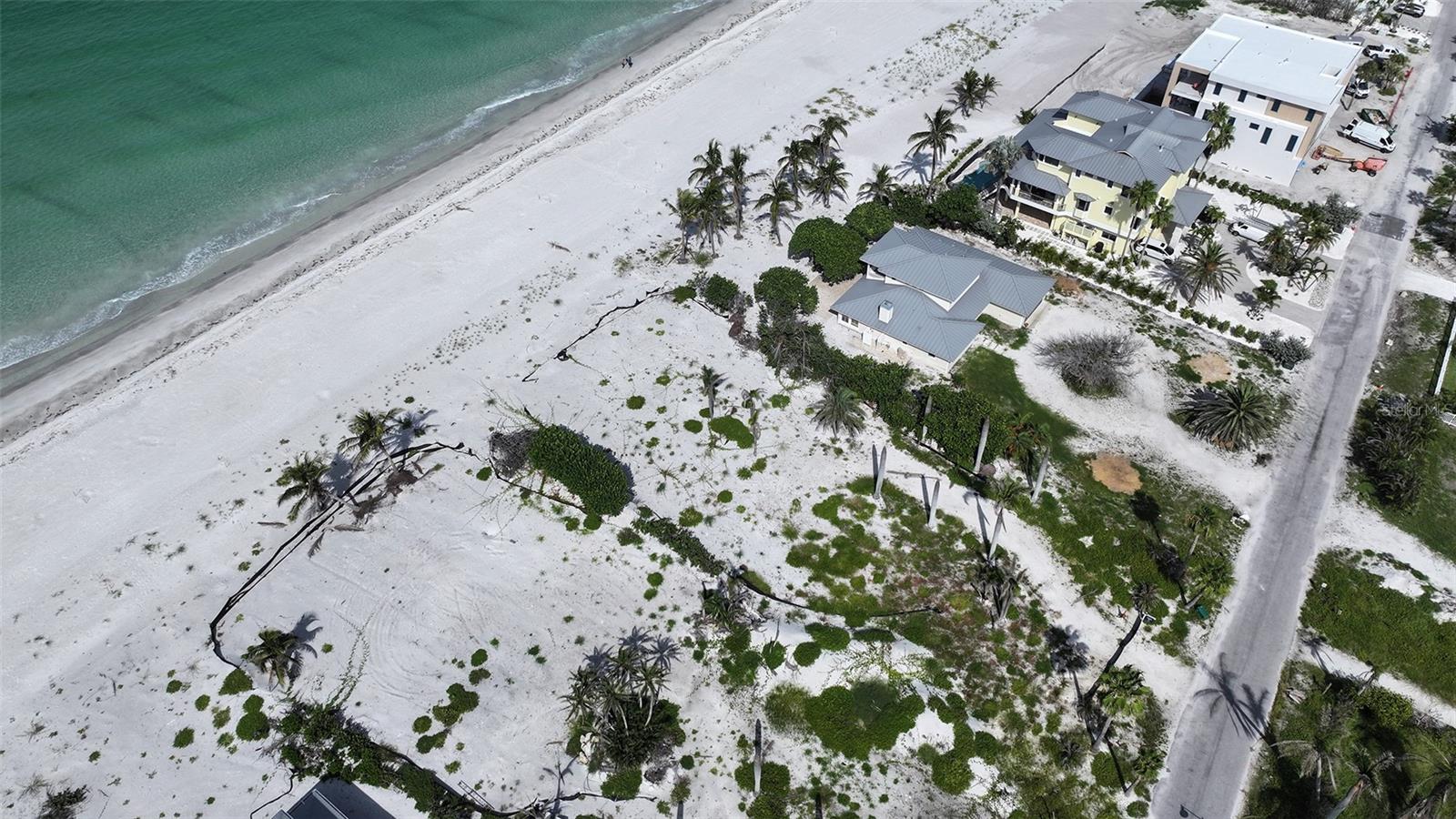 SLEEPY LAGOON - Land