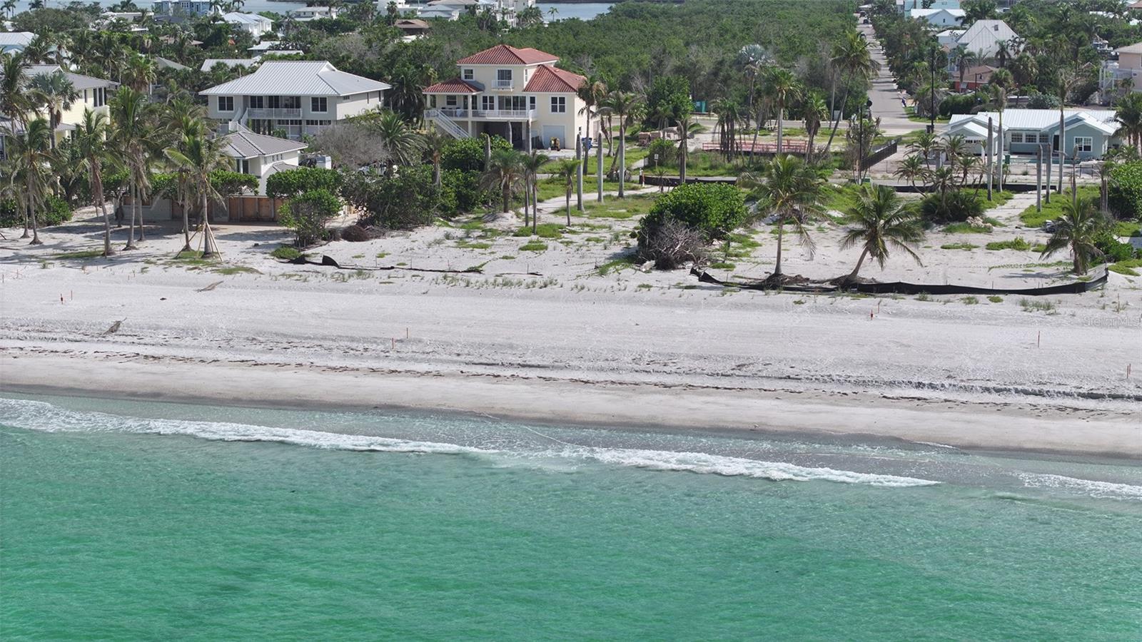 SLEEPY LAGOON - Land