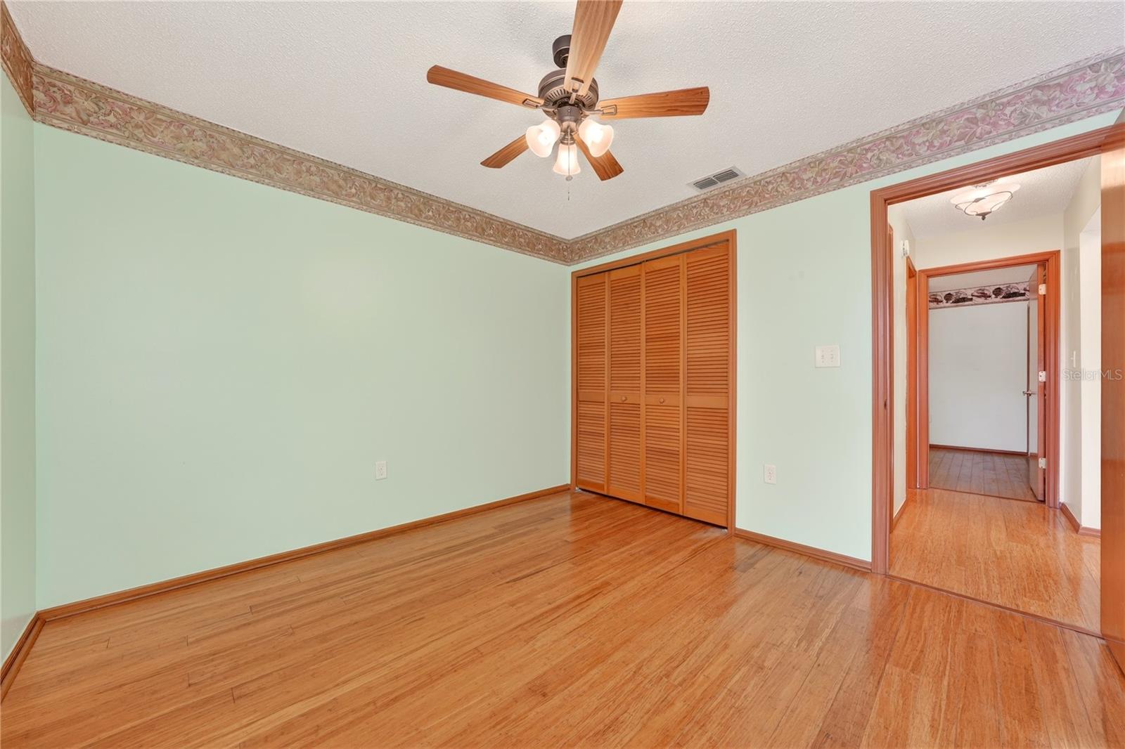 OAKS WEKIWA - Residential