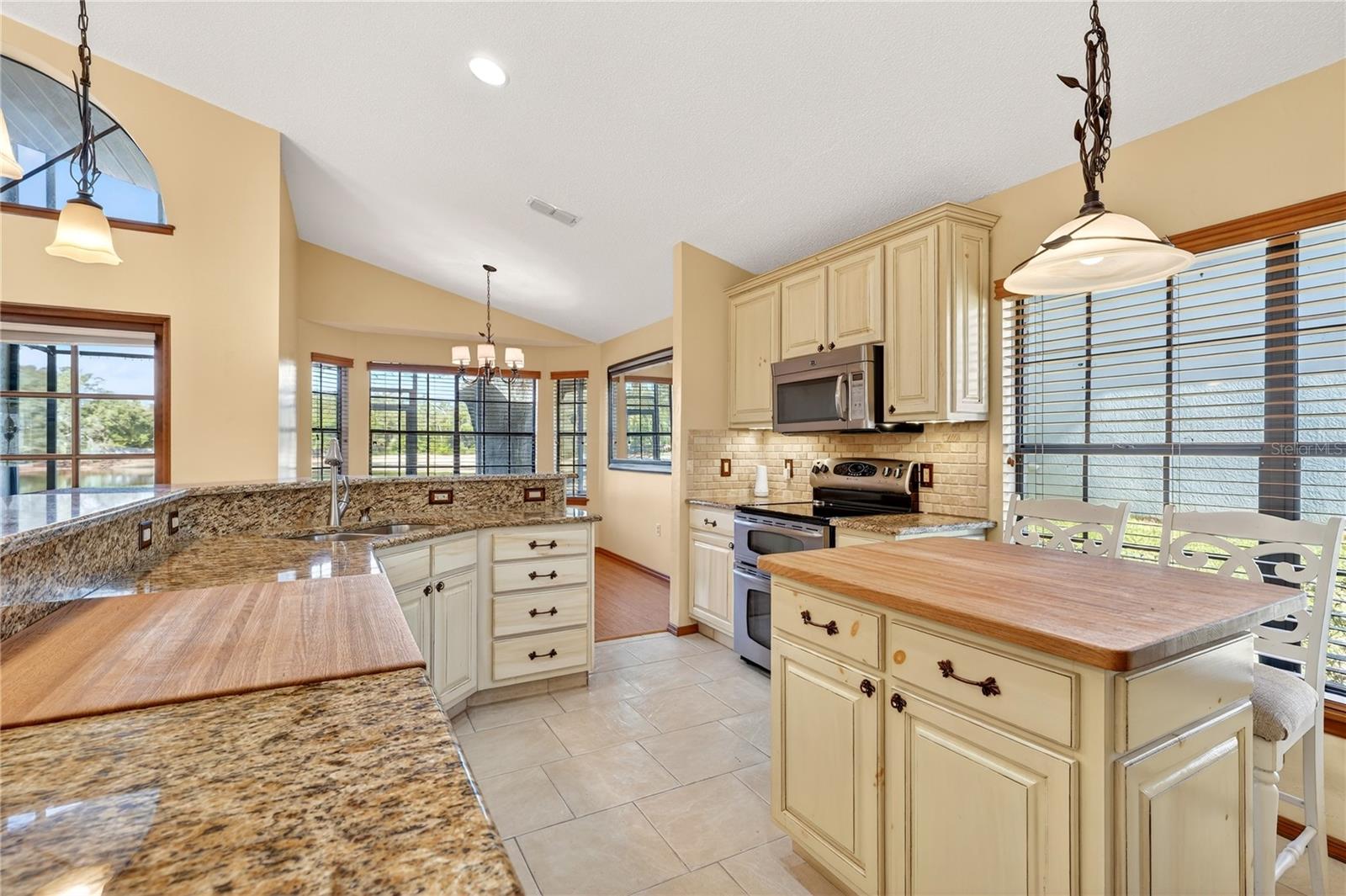 OAKS WEKIWA - Residential