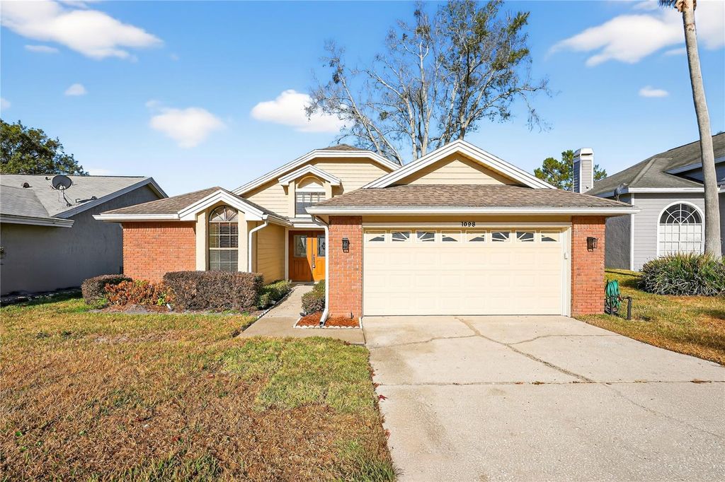 Photo of 1098 Piedmont Oaks Drive, Apopka, FL 32703 (MLS # O6384311)