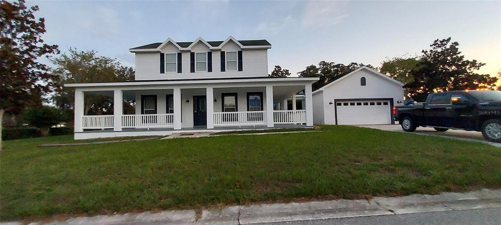Amazing rental! This 3 bedroom and loft home sits upon a corner lot. Separate garage for storage, wrap around porch and freshly painted .
Located in Greenlefe community in Haines City. COMING SOON!
