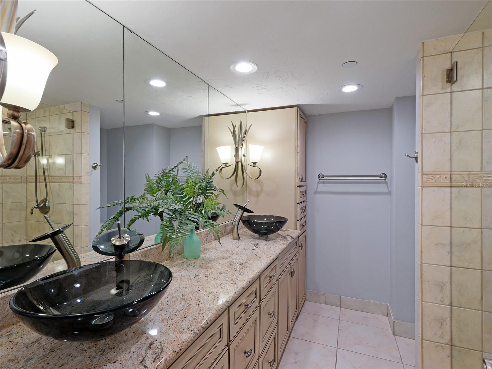 CONDO ON THE BAY TOWER II - Residential