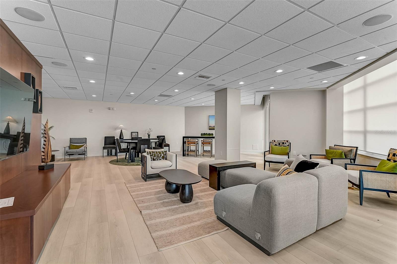 CONDO ON THE BAY TOWER II - Residential