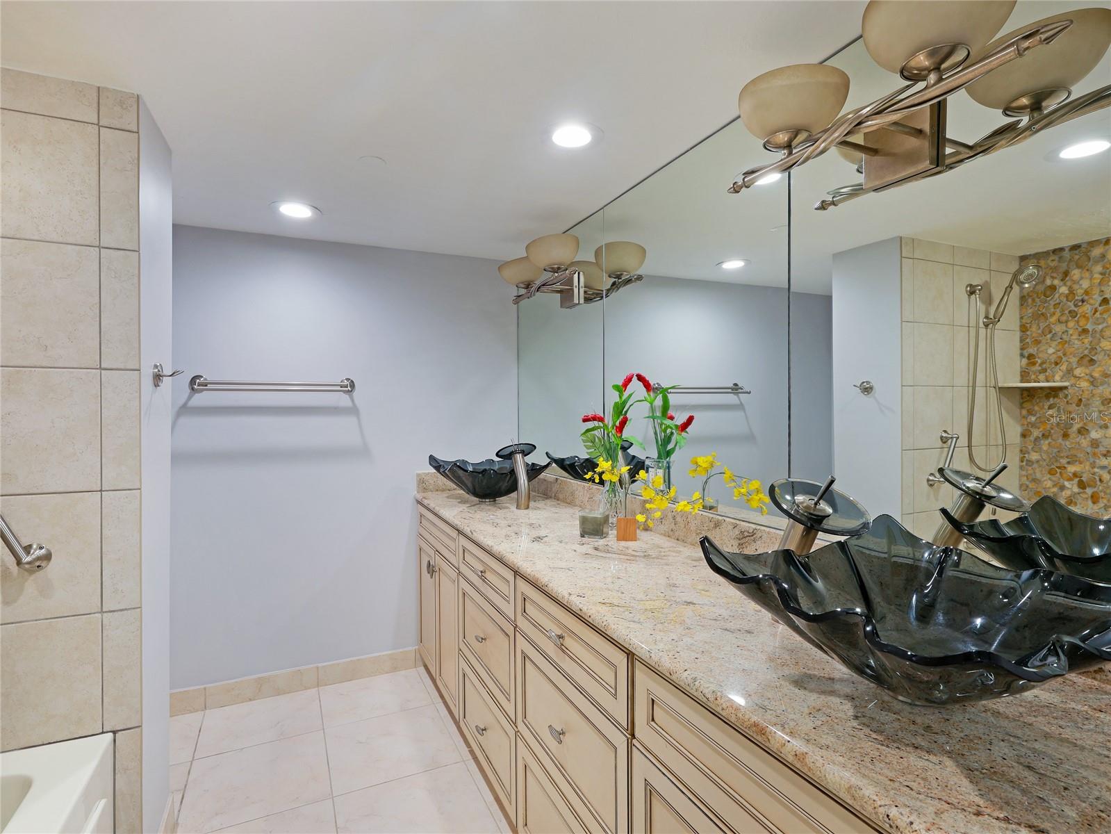 CONDO ON THE BAY TOWER II - Residential