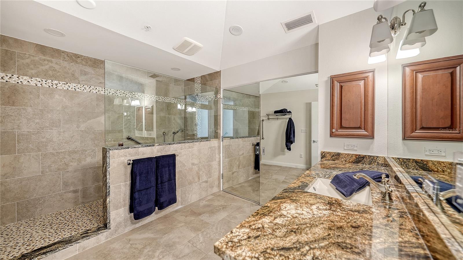 GRAND BAY 4 - Residential